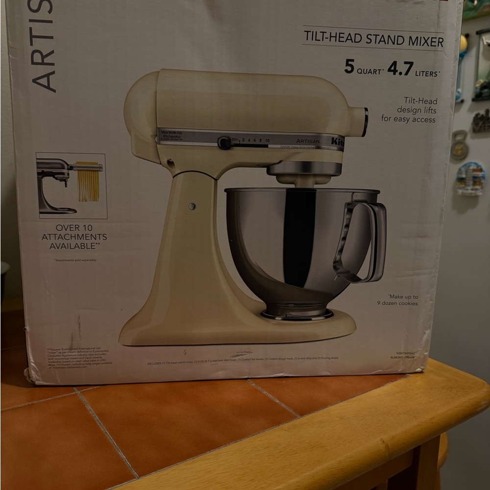 KitchenAid Stand Mixer in Cream with Stainless Steel Bowl